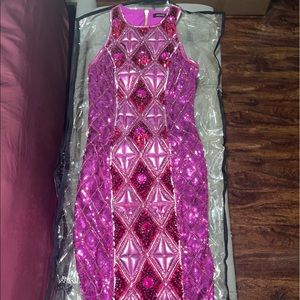 Very sleek fit worn once pencil cut style